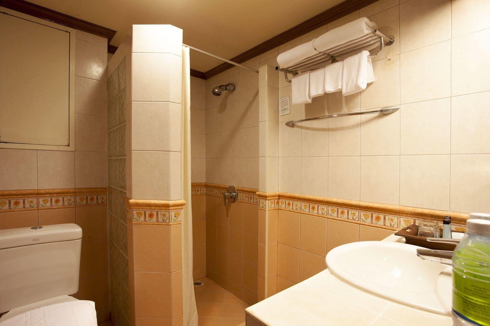 Safari Beach Hotel - SHA Extra Plus Patong Exterior foto