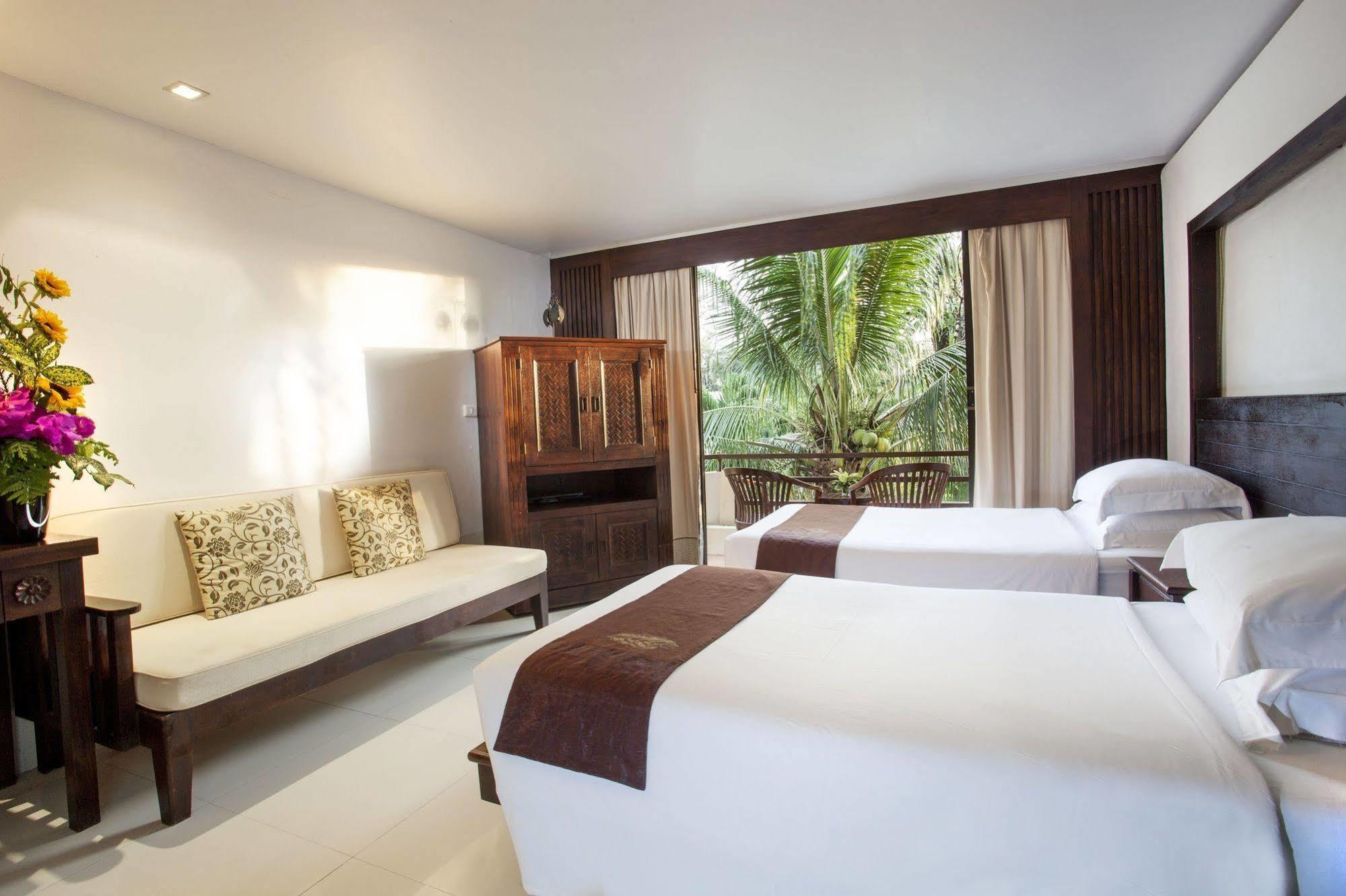 Safari Beach Hotel - SHA Extra Plus Patong Exterior foto